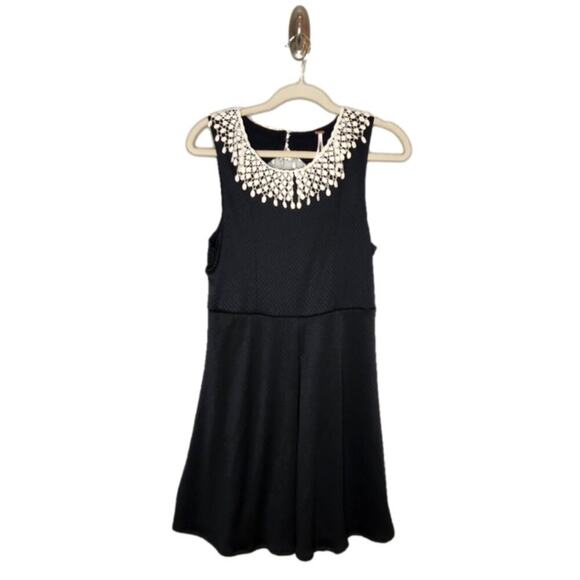 Free People Size Medium Black Waffle Knit Dress With Crocheted Collar - Picture 2 of 15